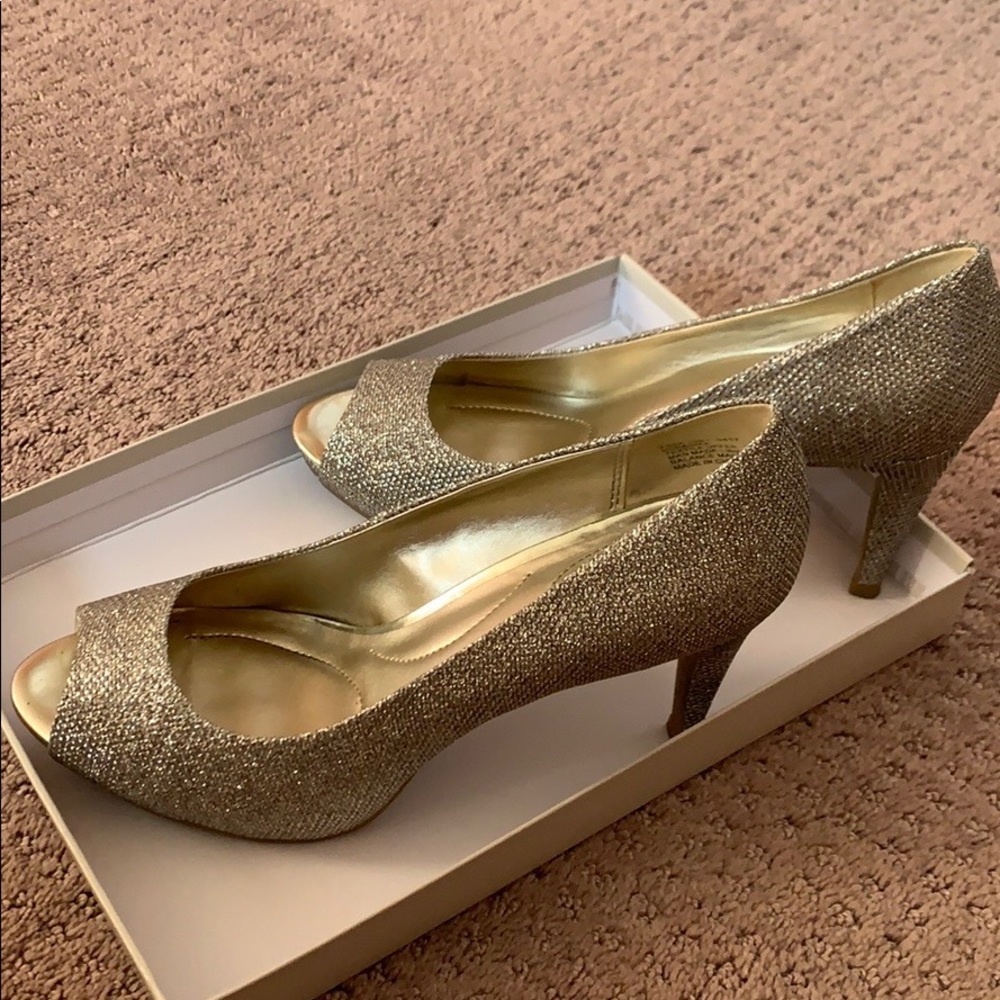 Gold peep toe pumps